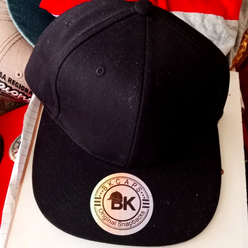 Men Black snapback cap